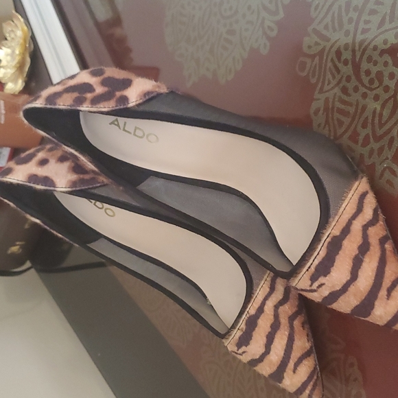 Shoe - Picture 4 of 4